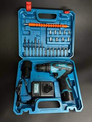 Шуруповерт с набором инструментов Makita 12В 2Ач Li-Ion на аккумуляторе
